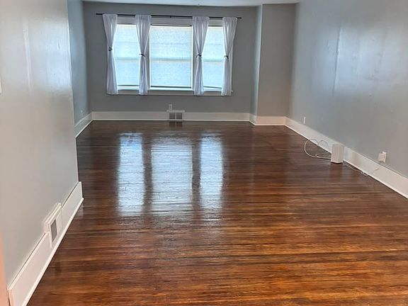 4th image of 350 Crosby Ave Floor 1