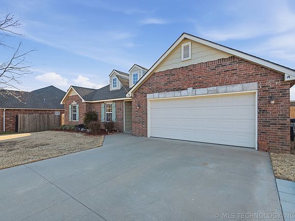 2nd image of 2108 S Javine Ct