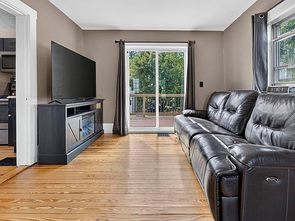 5th image of 1043 Somerville Street