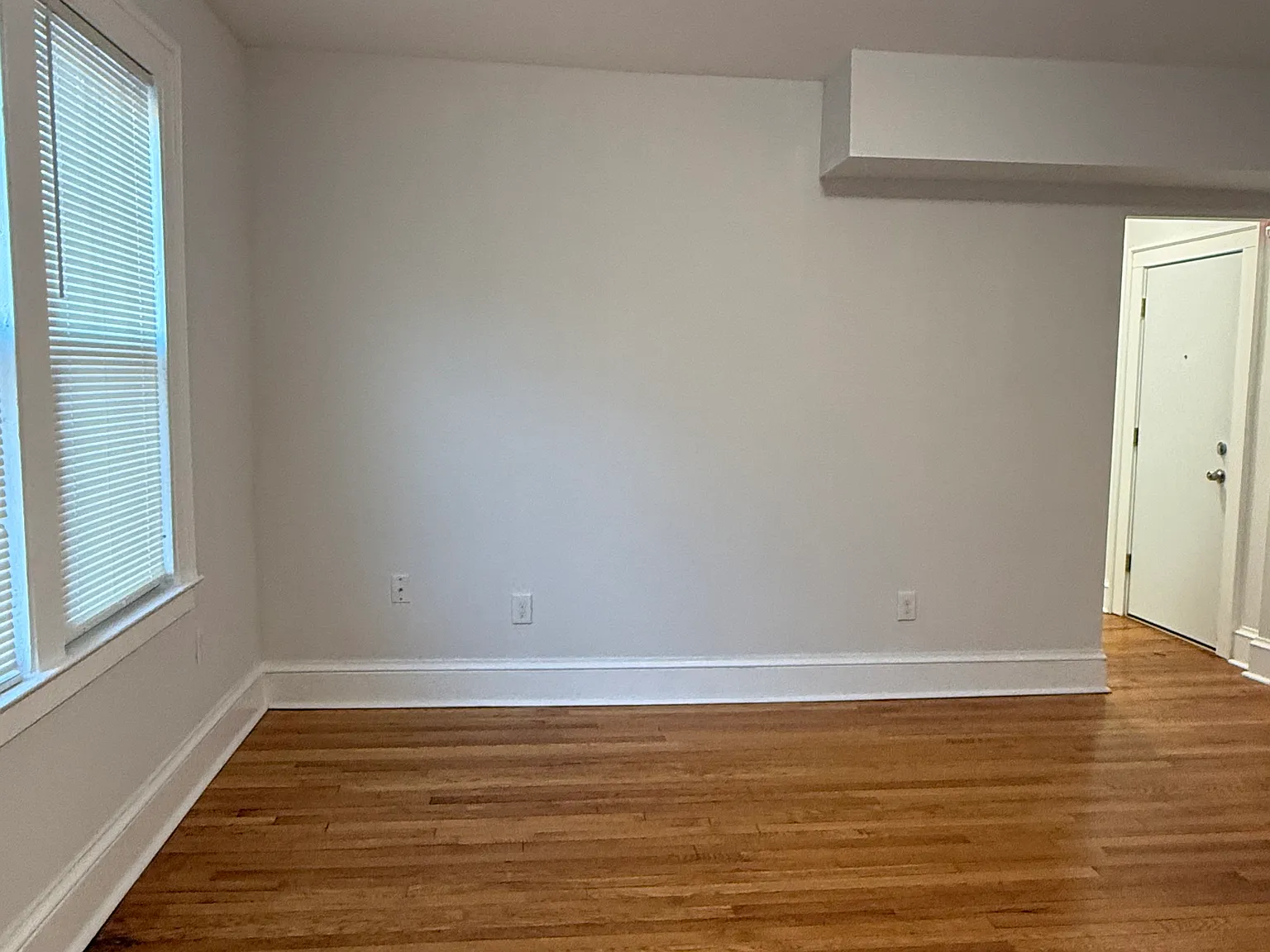 360 Laurel St — Photo 3
