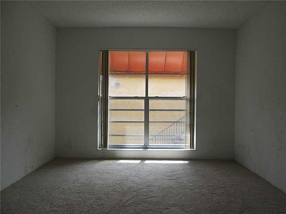 5th image of 4449 Treehouse Ln APT 18G