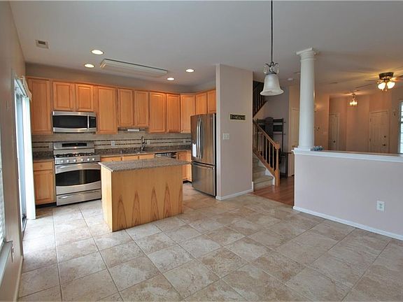 4th image of 904 Yarrow Cir