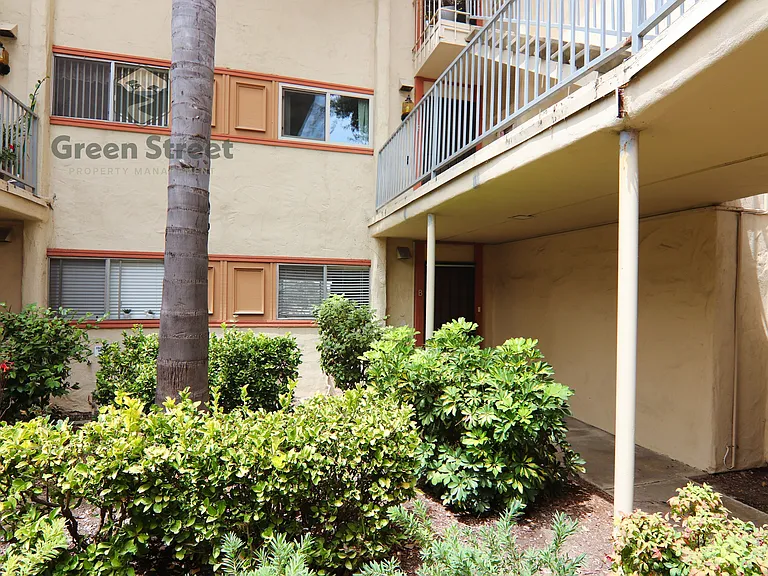 6812 Hyde Park Dr — Photo 3