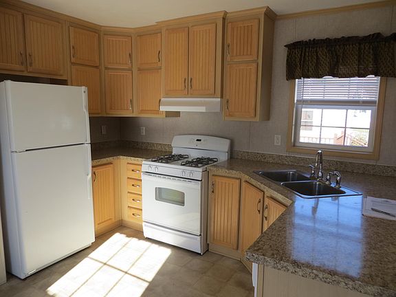 2nd image of 10 Clayton Dr