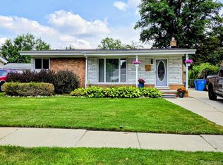 7426 N Charlesworth St, Dearborn Heights, MI 48127