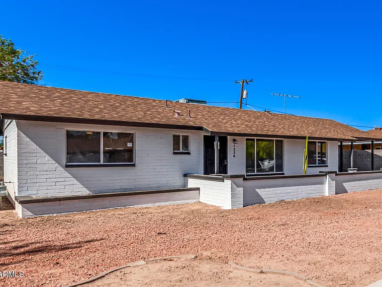 1238 E Vine Ave — Photo 22