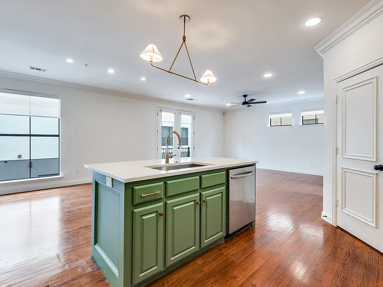 5804 Hudson St #B — Photo 6