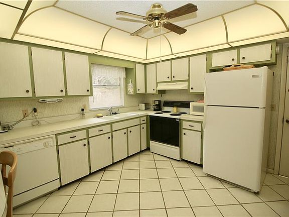 5th image of 5148 Lake Miriam Cir