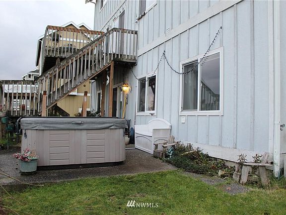 4th image of 115 66th Avenue Ct E