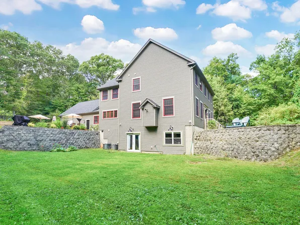 12 Iroquois Ln #1, Wilbraham, MA 01095