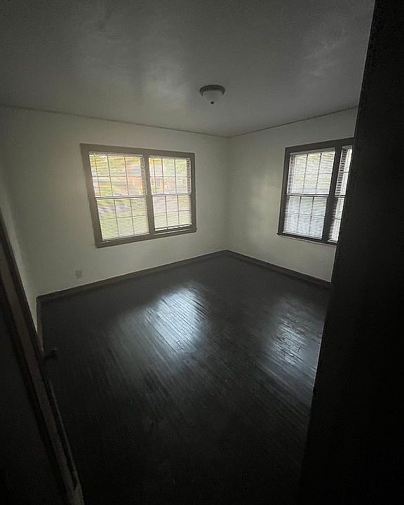 1st image of 1916 S Knoxville Ave