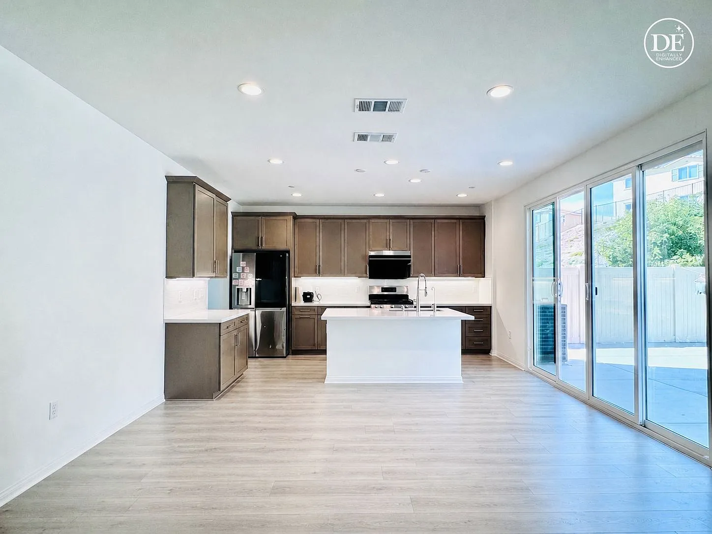 5 bed, 3040 sqft, $4,000 — Photo 3