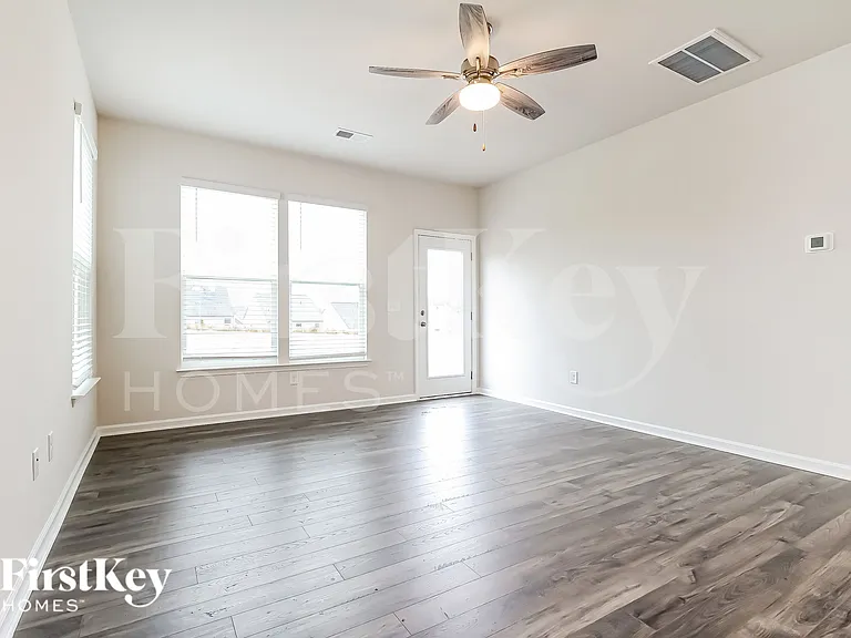 602 Goldburn Way — Photo 2