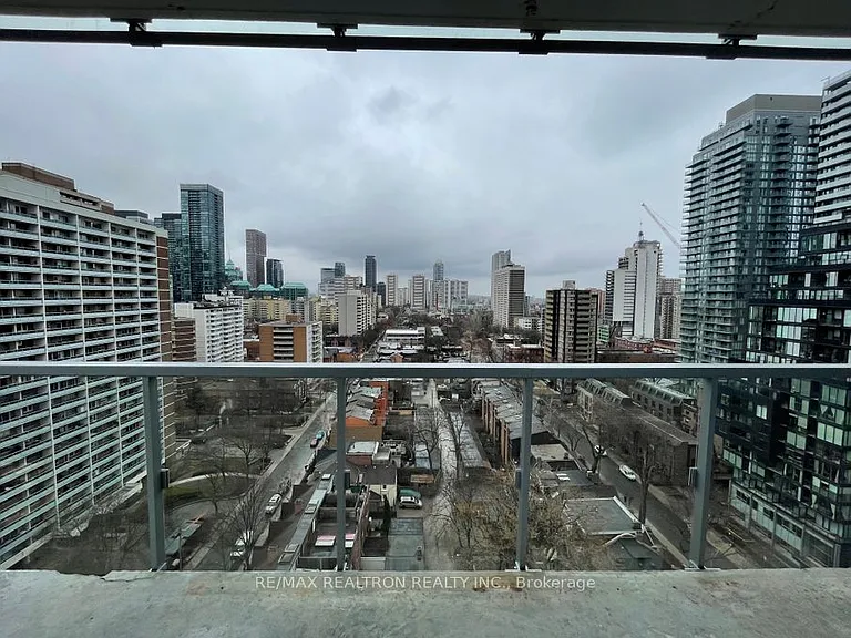 3 Gloucester St #1702 — Photo 14