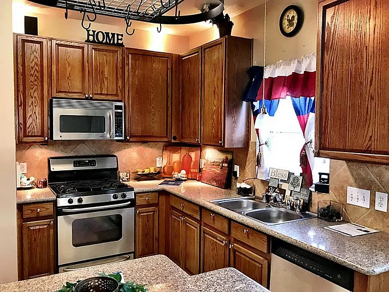 Nice and Cozy Kitchen