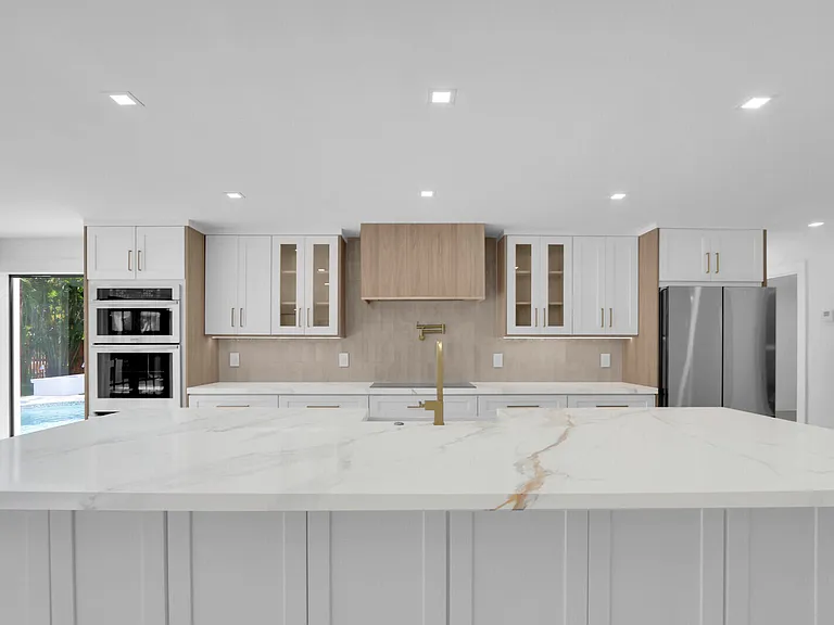 391 W Riverside Dr — Photo 28