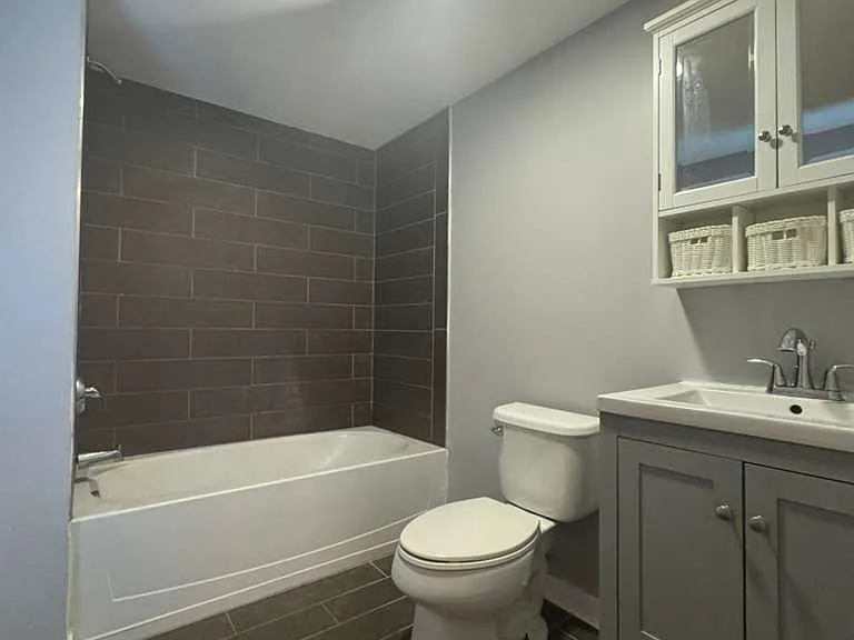 60 Coleman St #2M — Photo 8