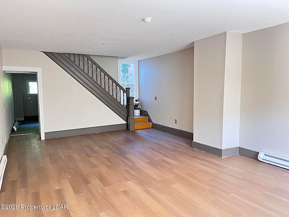 3rd image of 215 W Rowe St