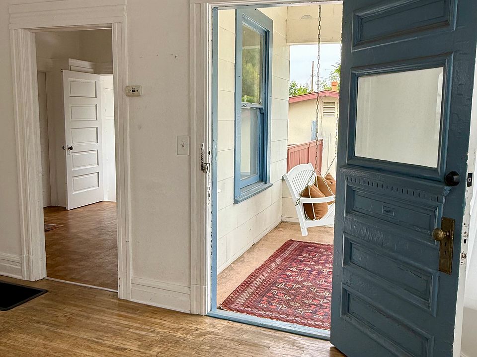Private walk up entrance