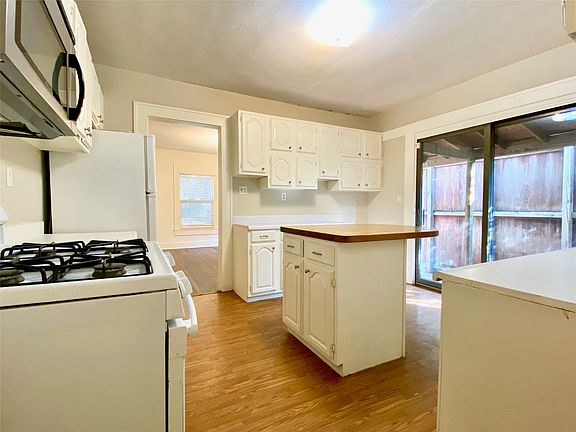 4th image of 3717 Throckmorton St