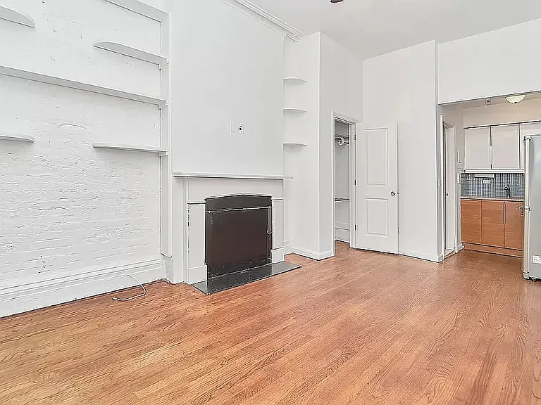 125 E 30th St #5B — Photo 2
