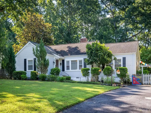 831 4th Ave NW, Hickory, NC 28601