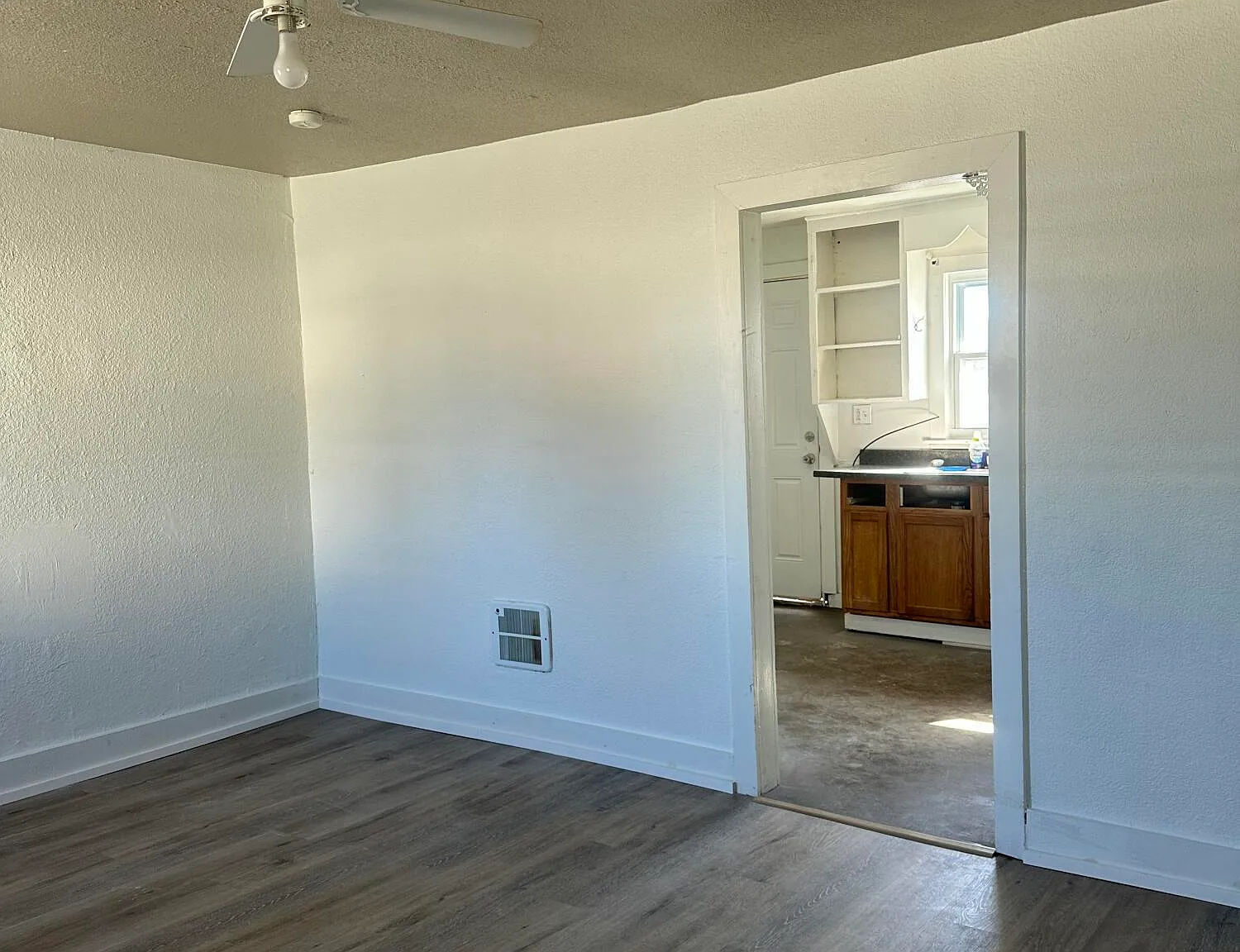 1 bed, 1.0 bath, 330 sqft, $750 — Photo 2