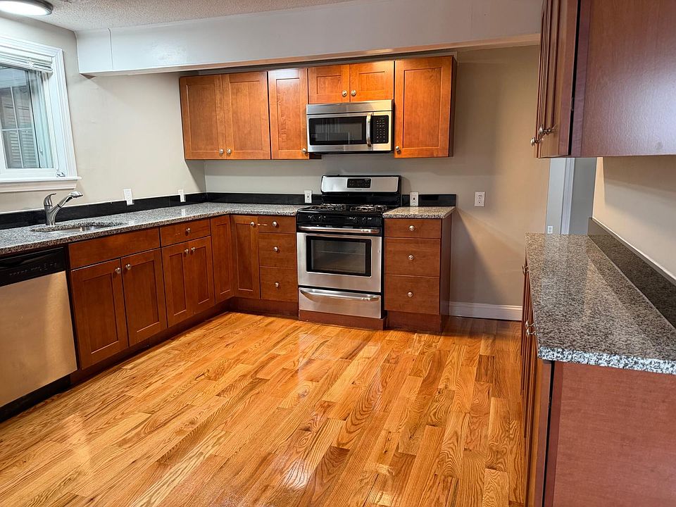 1st image of 35 Roughan St #8