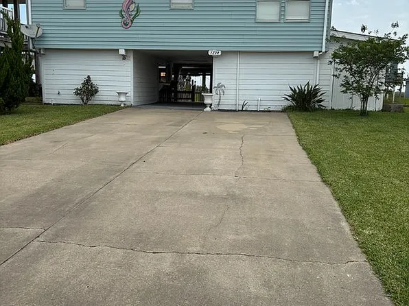 1238 Boyt Rd, Crystal Beach, TX 77650