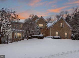 1074 Derry Woods Dr, Hummelstown, PA 17036