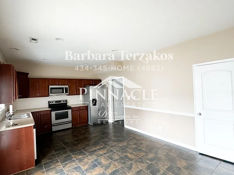 225 Portico St — Photo 6