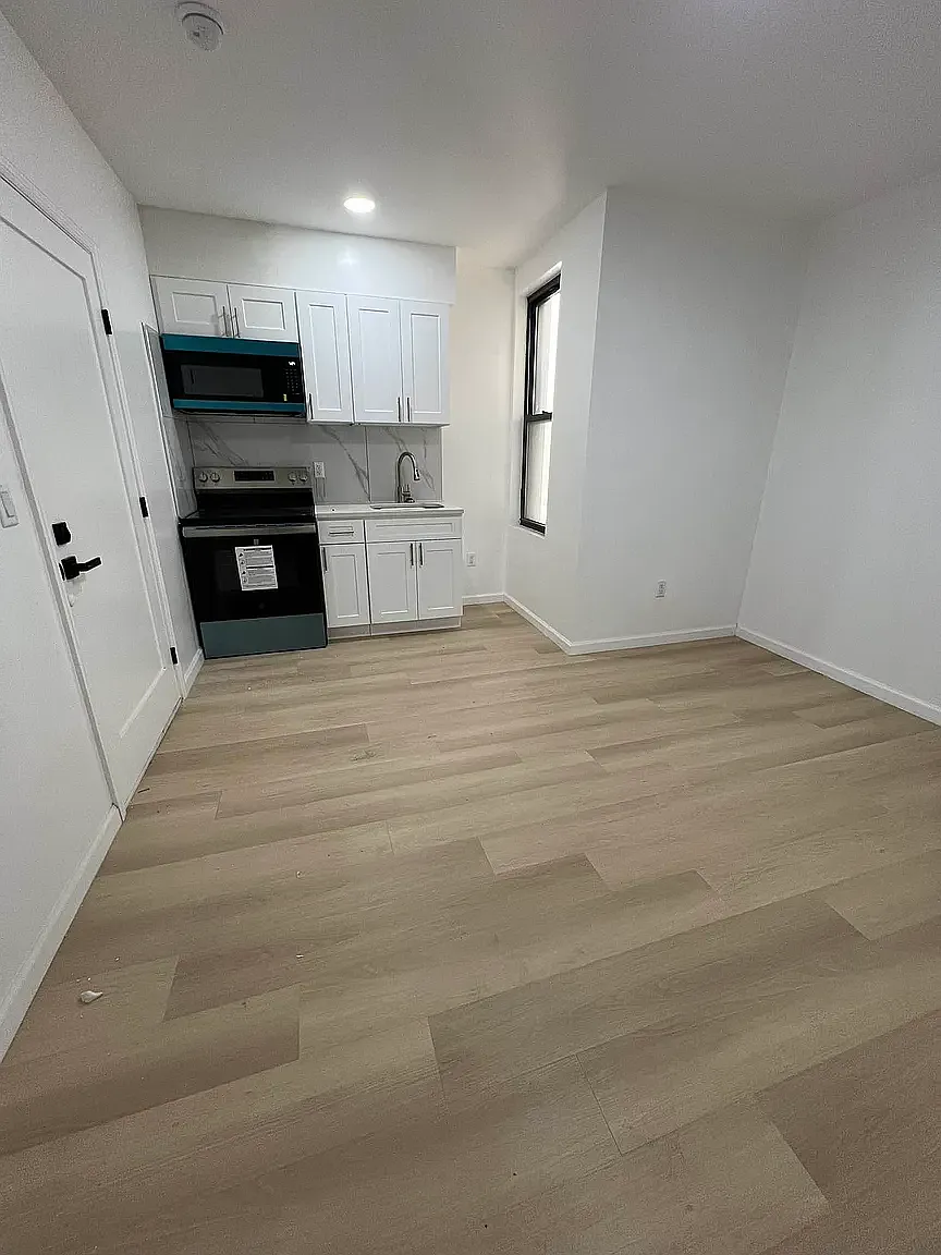 16-91 Linden Street — Photo 1