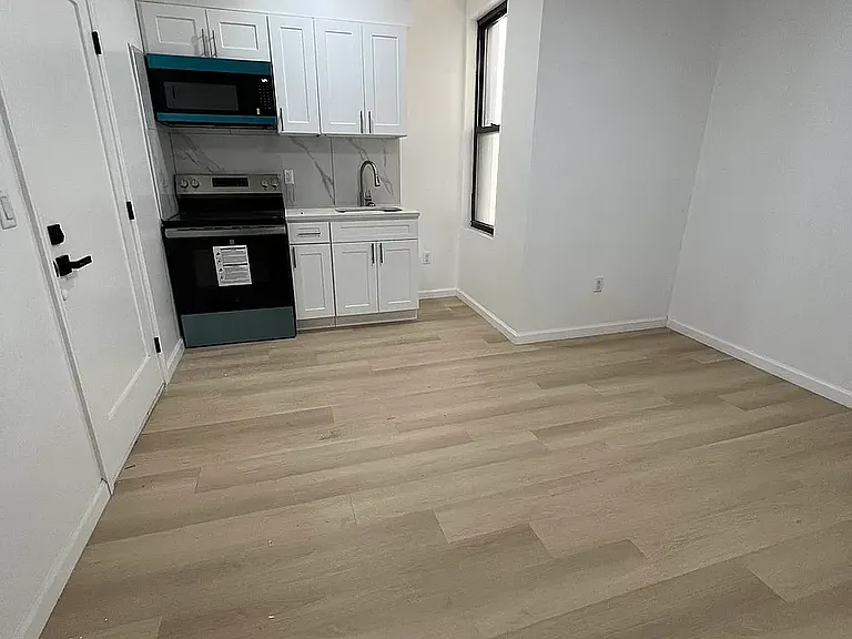 16-91 Linden St #3 — Photo 1