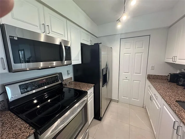 1155 Brickell Bay Dr #F307 — Photo 4