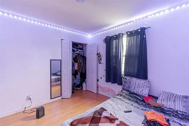6 bed, 2316 sqft, $1,000 — Photo 2