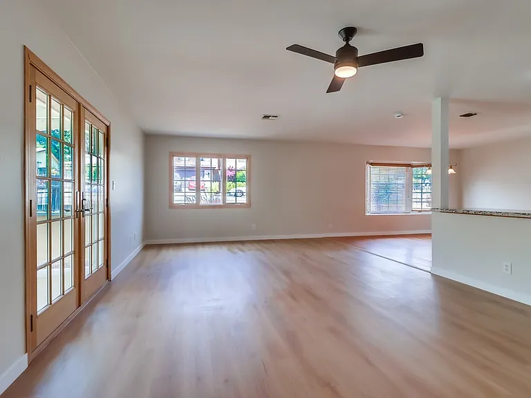 8120 Melrose Ln — Photo 9
