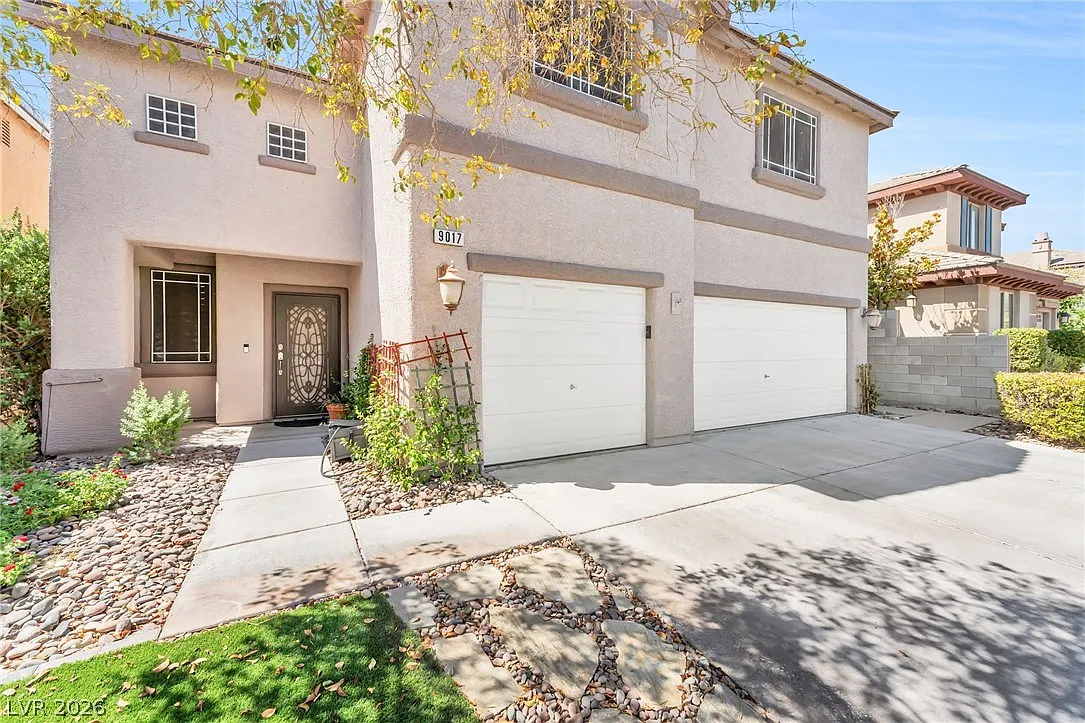 5 bed, 2.5 bath, 2756 sqft, $3,000 — Photo 2