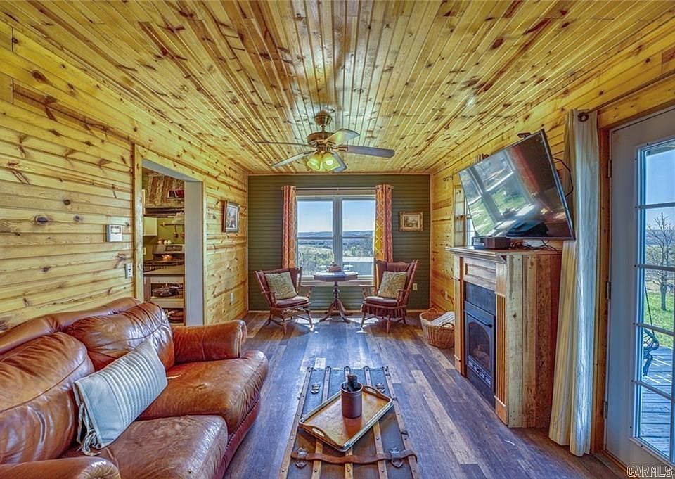 1st image of 552 Deer Meadows Ln