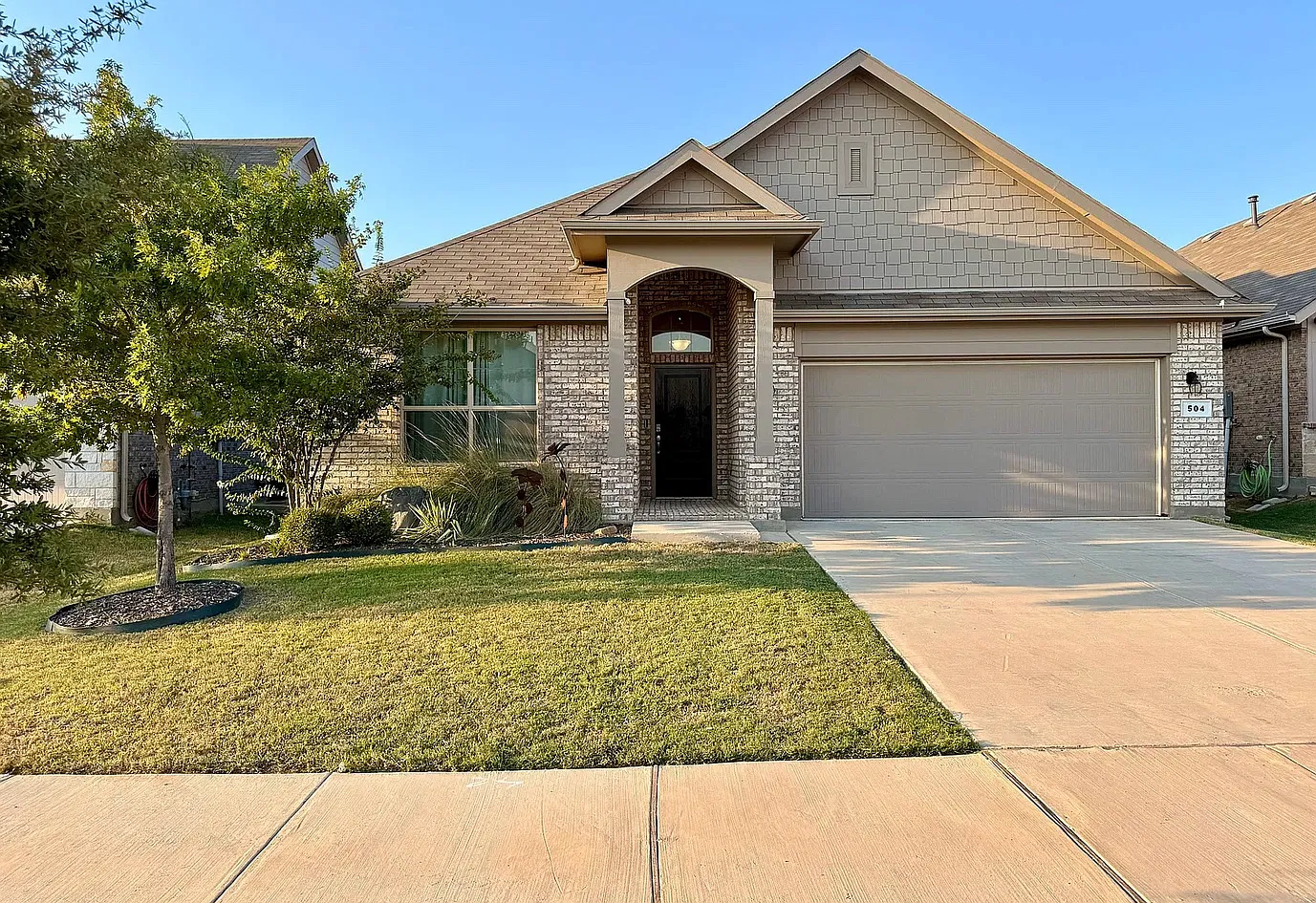 4 bed, 2191 sqft, $2,690 — Photo 1