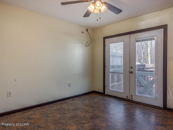 5th image of 527 Clover Ct