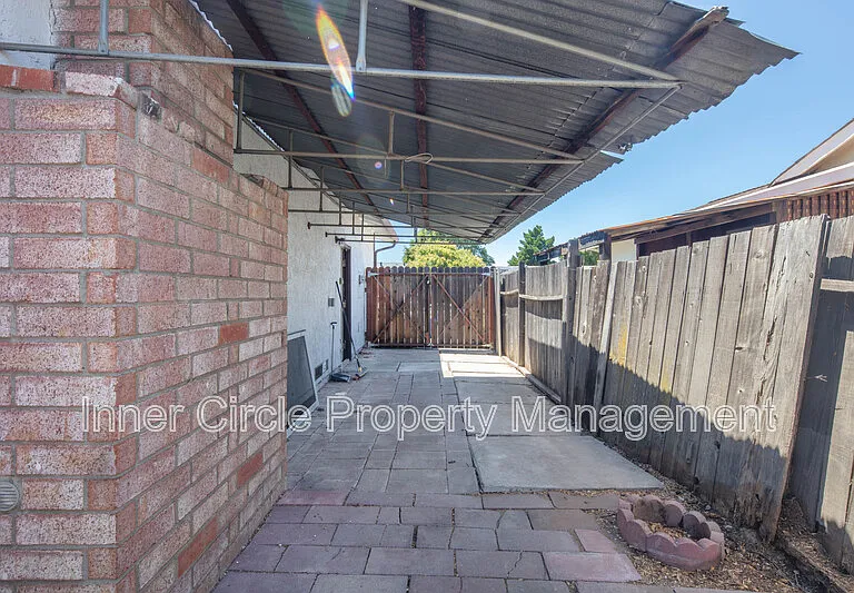 2225 Mount Whitney Dr — Photo 26