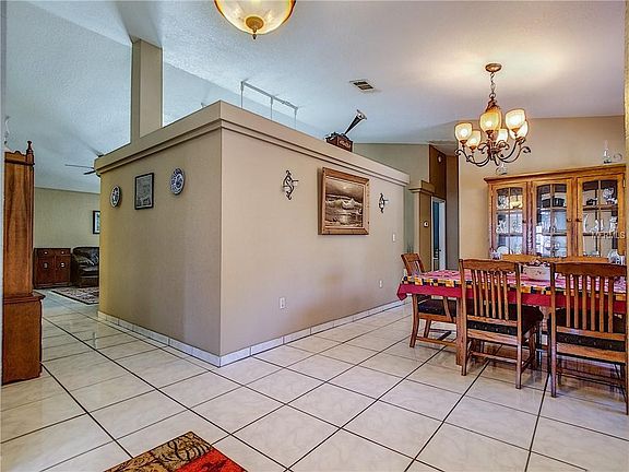 4th image of 1705 Cheryl Ln