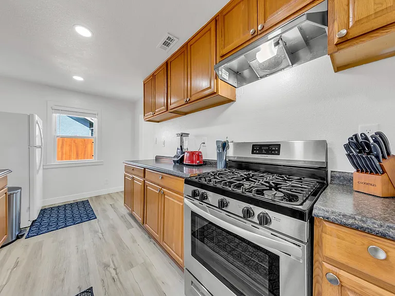 916 Poplar Ave — Photo 34