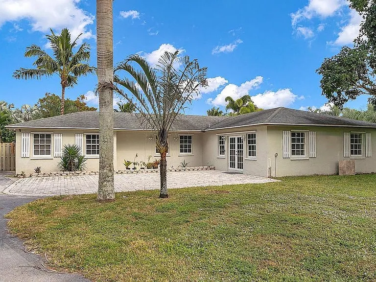 16627 Deer Path Ln — Photo 1