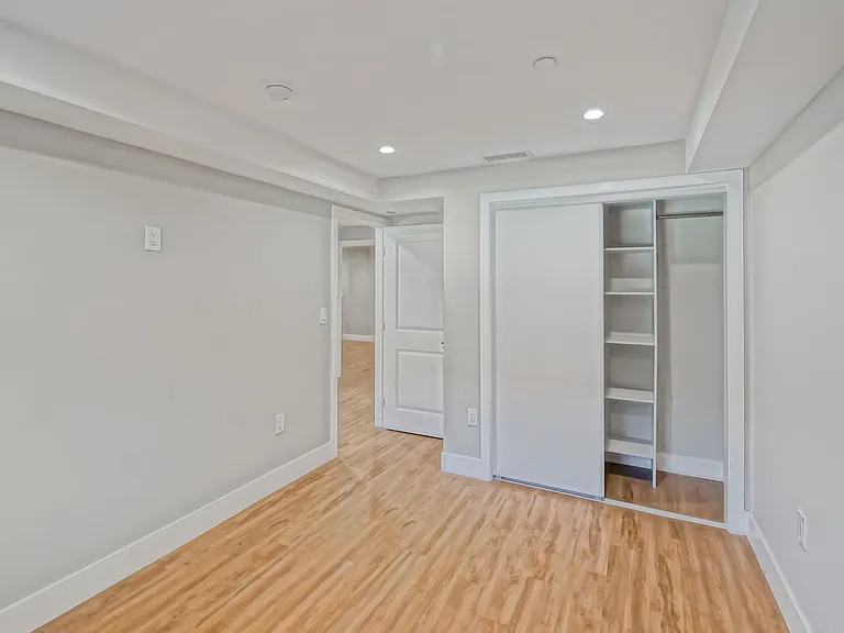 1923 Vanderbilt Ln — Photo 21