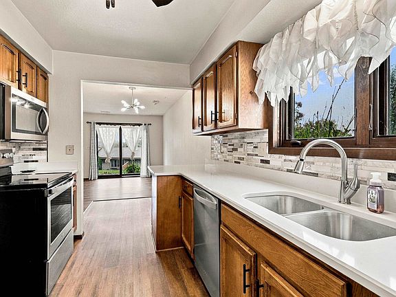 5th image of 885 Stone Ridge Pl