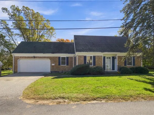 32 Bliss Mine Rd, Middletown, RI 02842