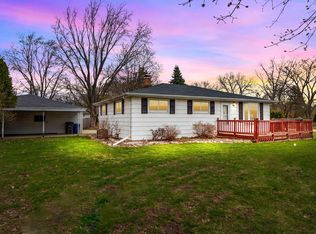 608 Fieldcrest Dr, Neenah, WI 54956