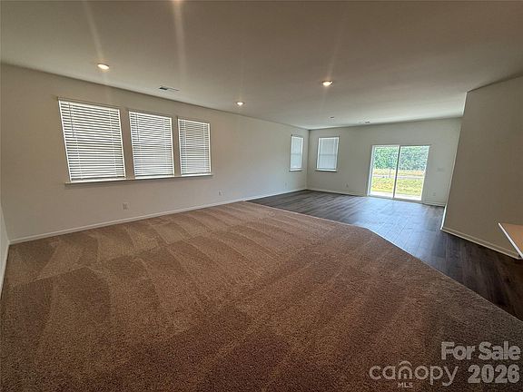5th image of 342 Maidstone Dr