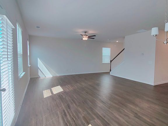 5th image of 82 Briarwood Dr